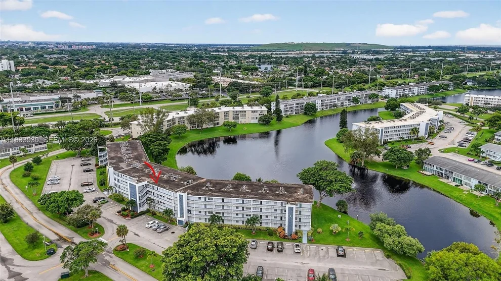 Unit for sale at 2009 N Farnham  N, Deerfield Beach, FL 33442