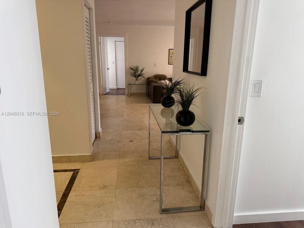 Unit for sale at 19555 E Country Club Dr, Aventura, FL 33180