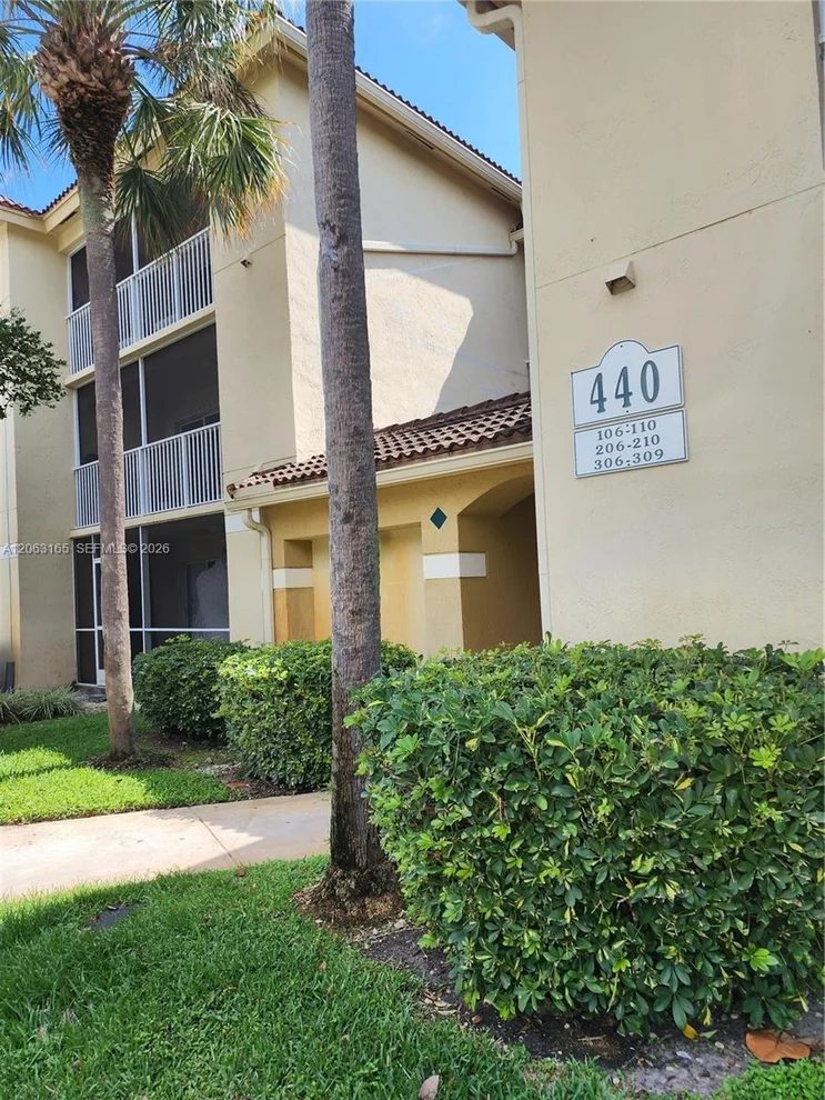Unit for sale at 440 S Park Rd, Hollywood, FL 33021