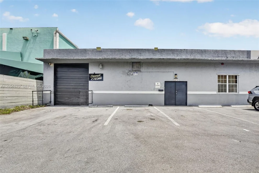 Unit for sale at 2027 Sherman St, Hollywood, FL 33020