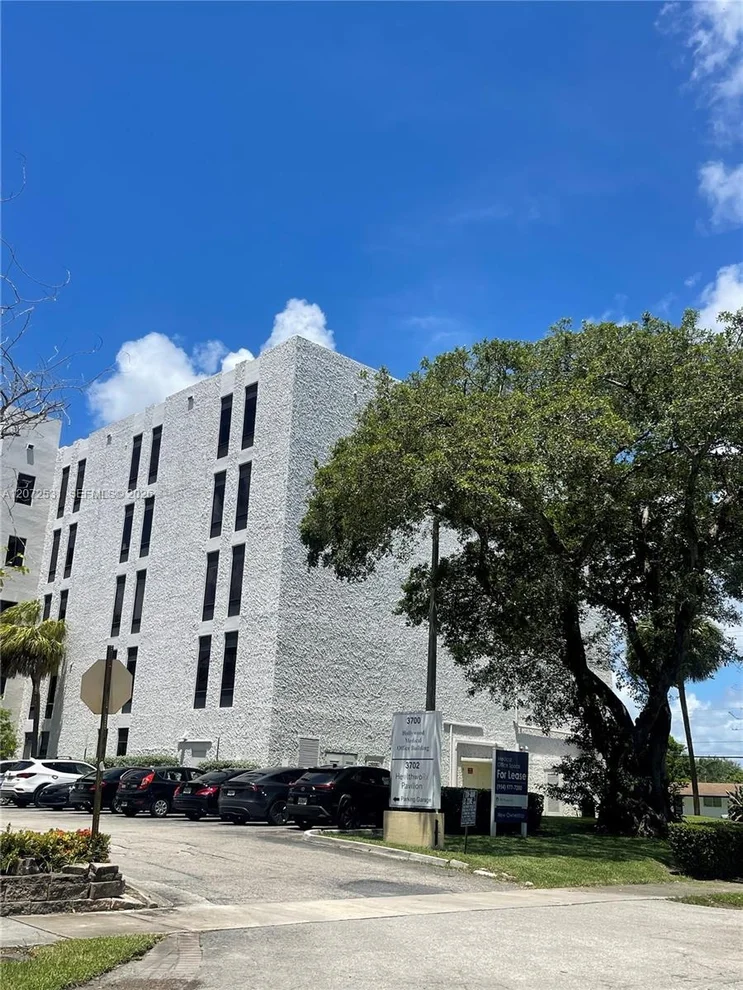 Unit for sale at 3700 Washington St, Hollywood, FL 33021