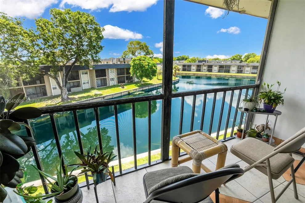 Unit for sale at 8020 N Colony Circle N., Tamarac, FL 33321