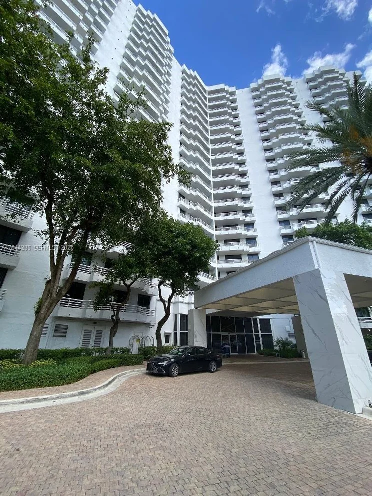 Unit for sale at 3300 NE 192nd St, Aventura, FL 33180