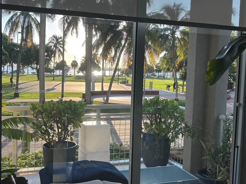 2000 North Bayshore Drive