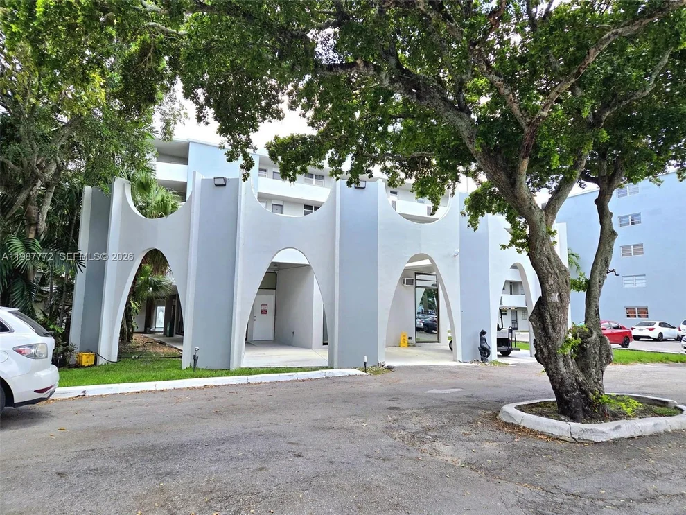Unit for sale at 1700 NE 191st St, Miami, FL 33179