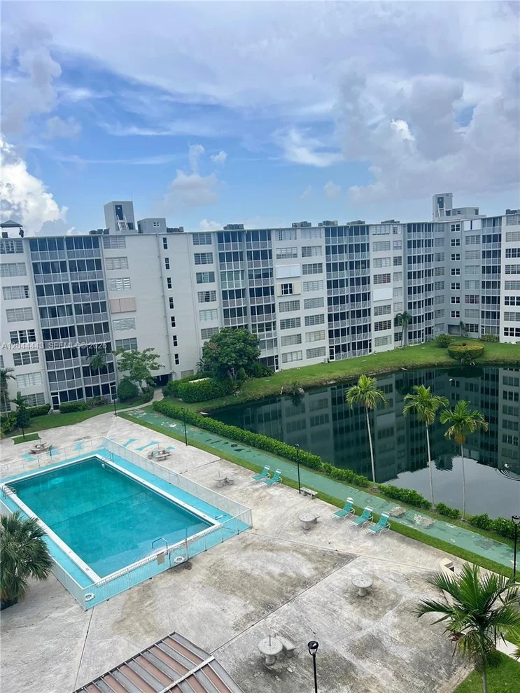 Unit for sale at 1780 NE 191st St, Miami, FL 33179