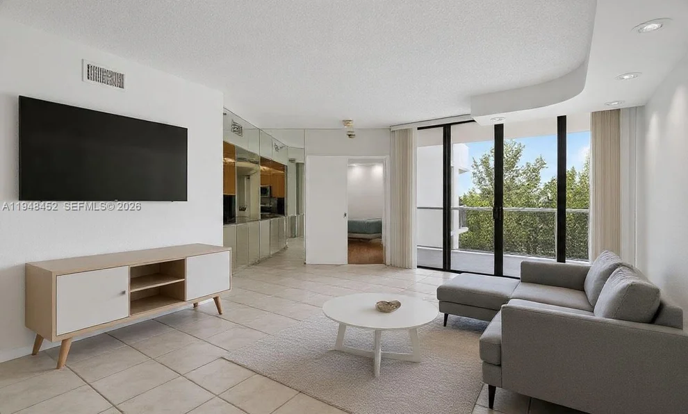 Unit for sale at 20281 E Country Club Dr, Aventura, FL 33180