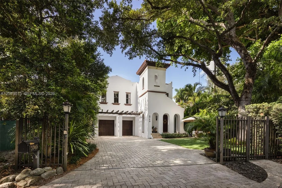 Unit for sale at 3740 Irvington Ave, Coconut Grove, FL 33133