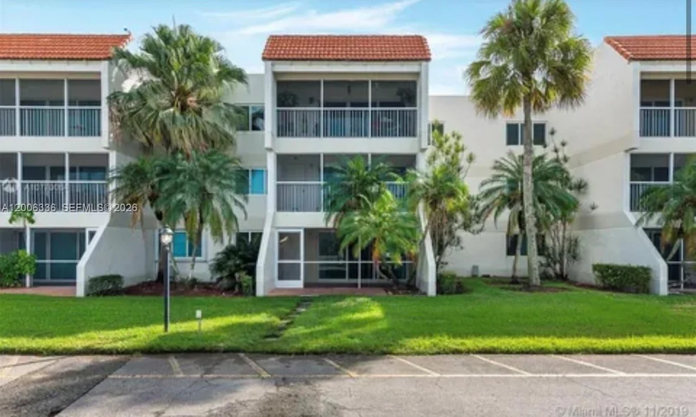 Unit for sale at 100 Lakeview Dr, Weston, FL 33326