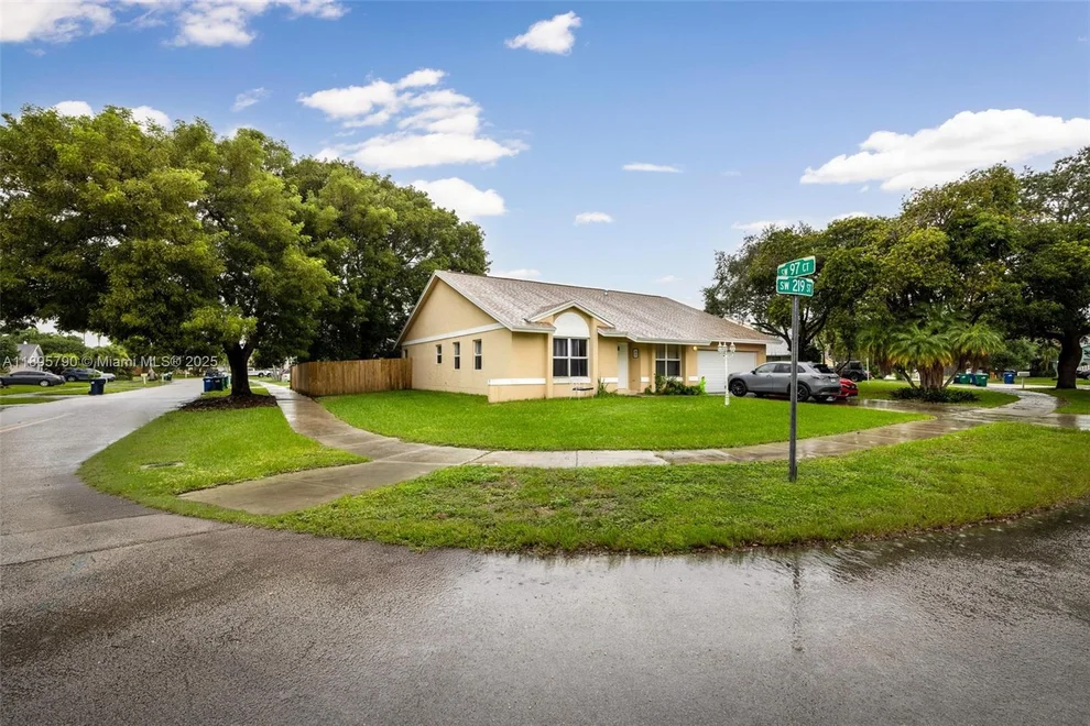 Unit for sale at 9730 SW 219th St, Cutler Bay, FL 33190