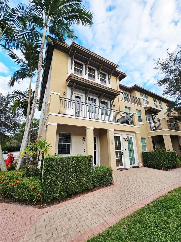 Unit for sale at 809 SW 147 AVE, Pembroke Pines, FL 33027