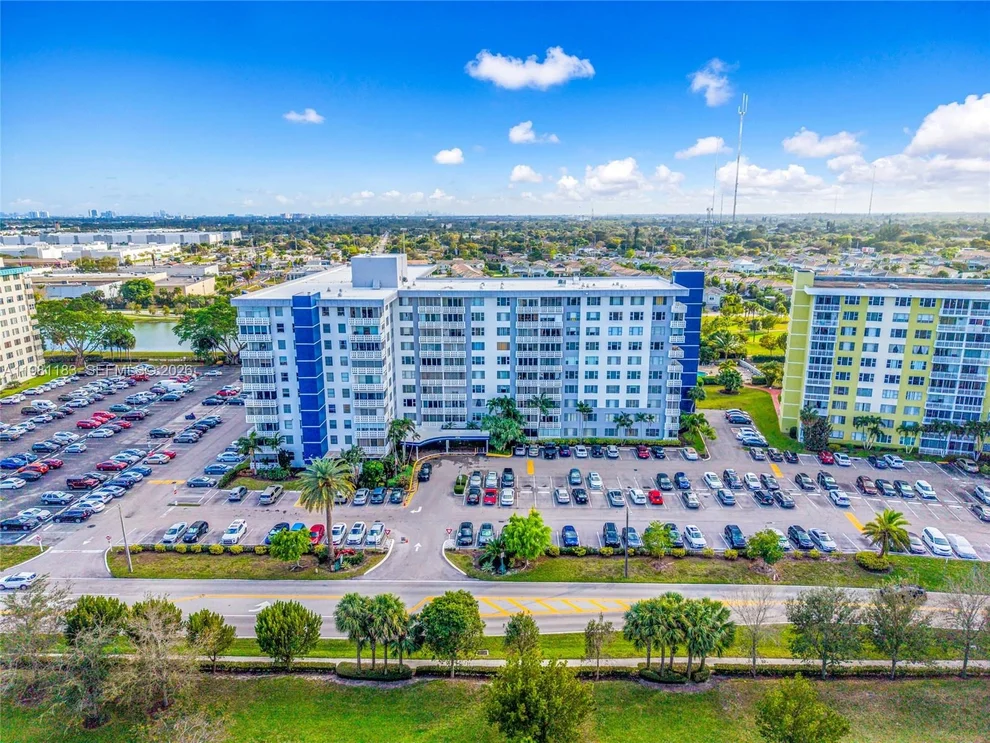 Unit for sale at 4350 Hillcrest Dr, Hollywood, FL 33021