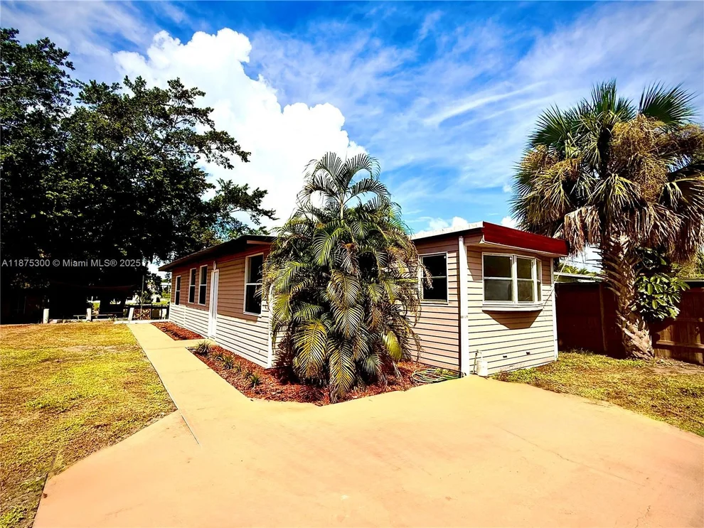 Unit for sale at 3603 SE 35th Ave, Other City - In The State Of Florida, FL 34974