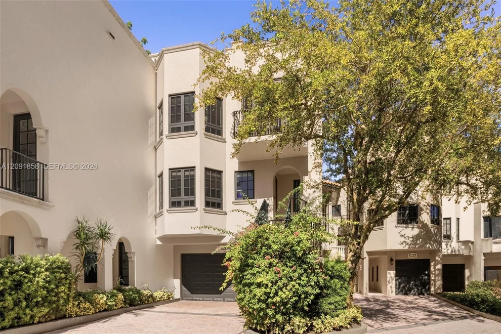 Unit for sale at 3471 Main Hwy, Coconut Grove, FL 33133