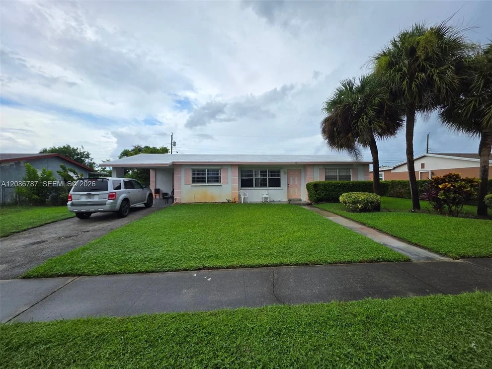 Unit for sale at 340 W 19th St, Riviera Beach, FL 33404