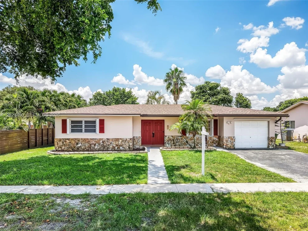 Unit for sale at 500 NW 96th Ter, Pembroke Pines, FL 33024