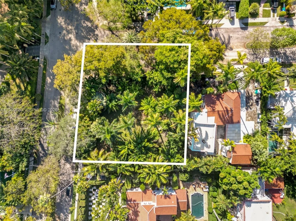 Unit for sale at 5810 N Bayshore Dr, Miami, FL 33137