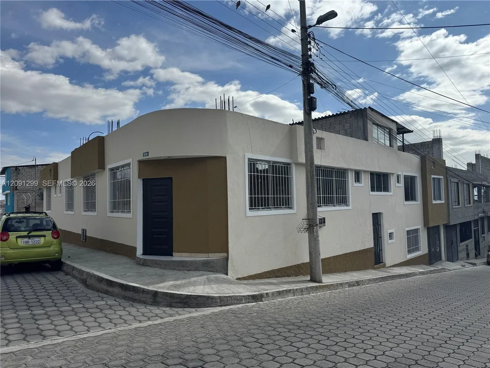 Unit for sale at E5-255 La madrid Y la Ecuatoriana,  
