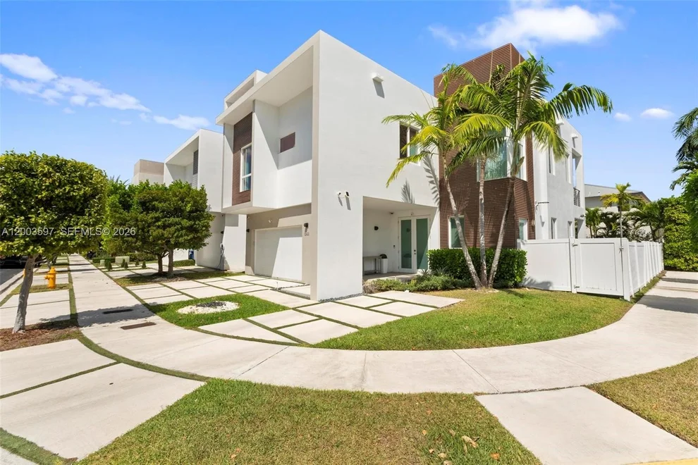Unit for sale at 10431 NW 68th Ter, Doral, FL 33178
