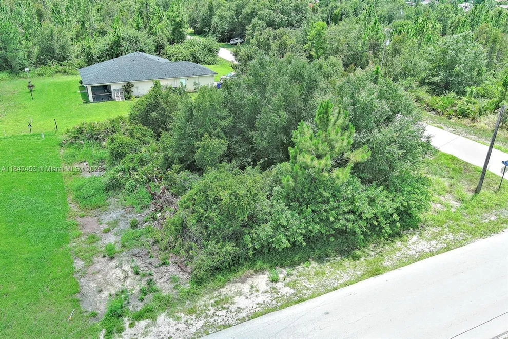 Unit for sale at 2500 E 10th St, Lehigh Acres, FL 33936
