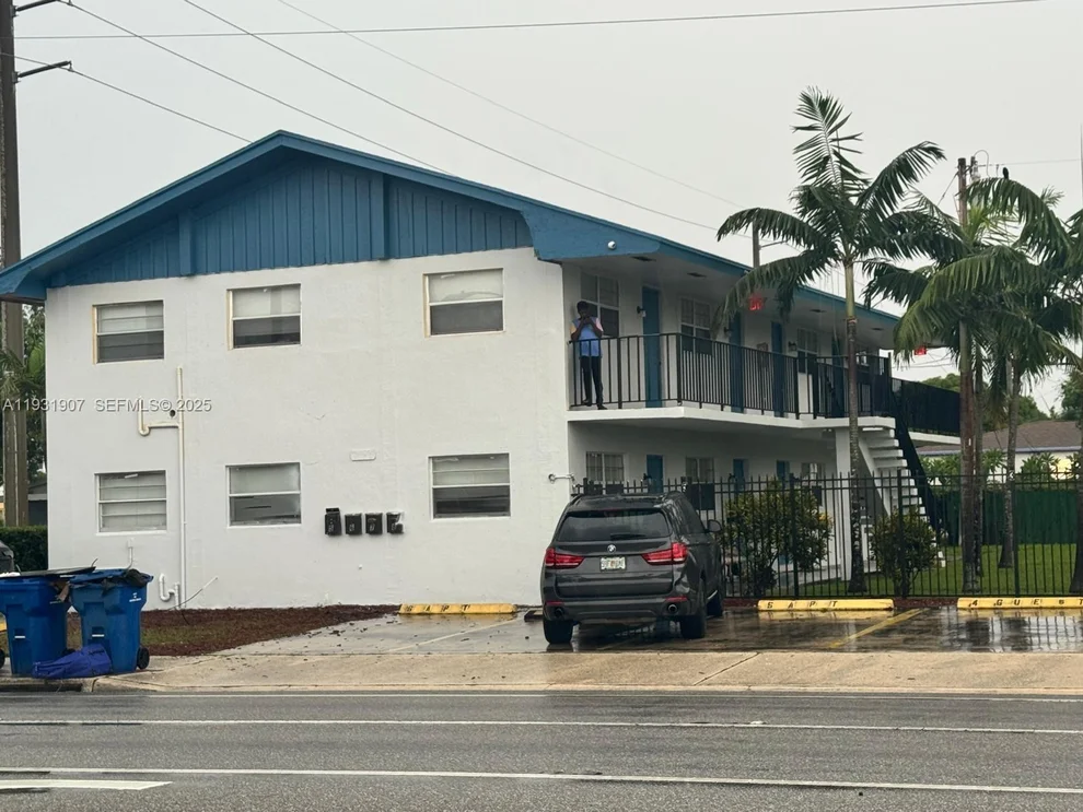 Unit for sale at 215 W Blue Heron Blvd, Riviera Beach, FL 33404