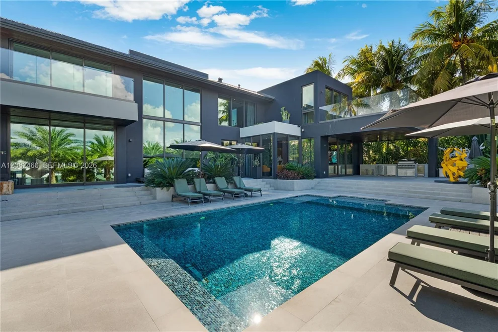 Unit for sale at 131 Cape Florida Dr, Key Biscayne, FL 33149