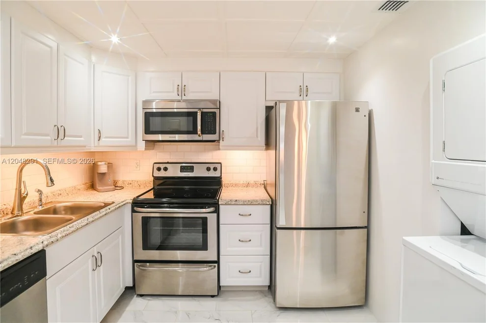 Unit for sale at 130 Cypress Club Dr, Pompano Beach, FL 33060