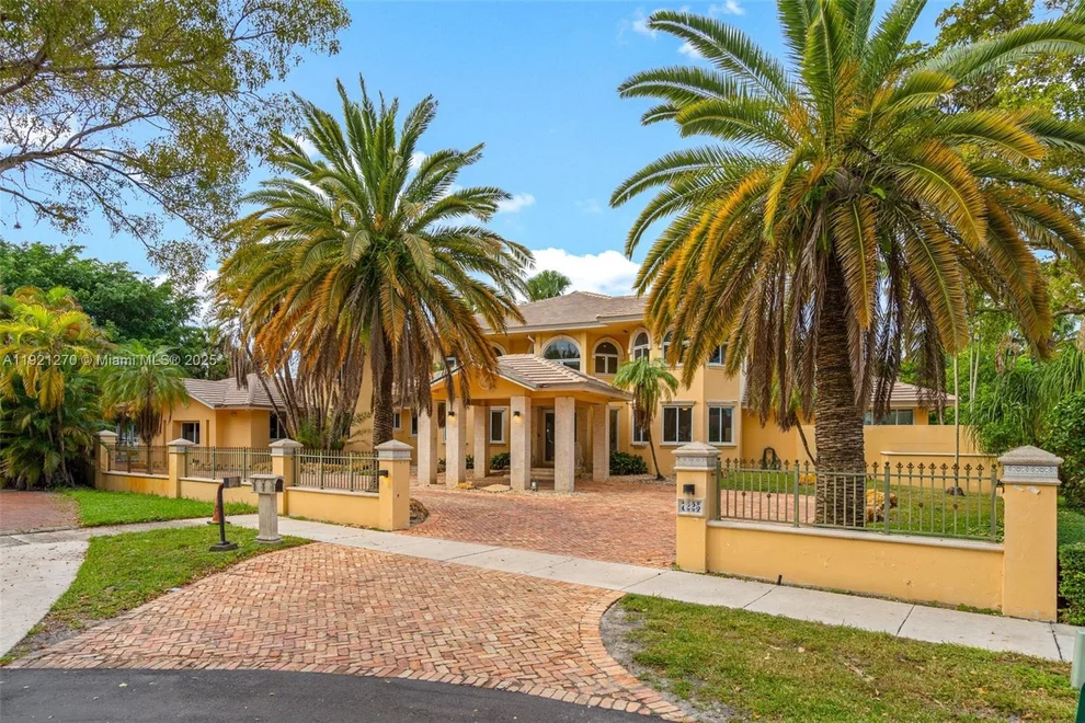 Unit for sale at 7225 Gleneagle Dr, Miami Lakes, FL 33014
