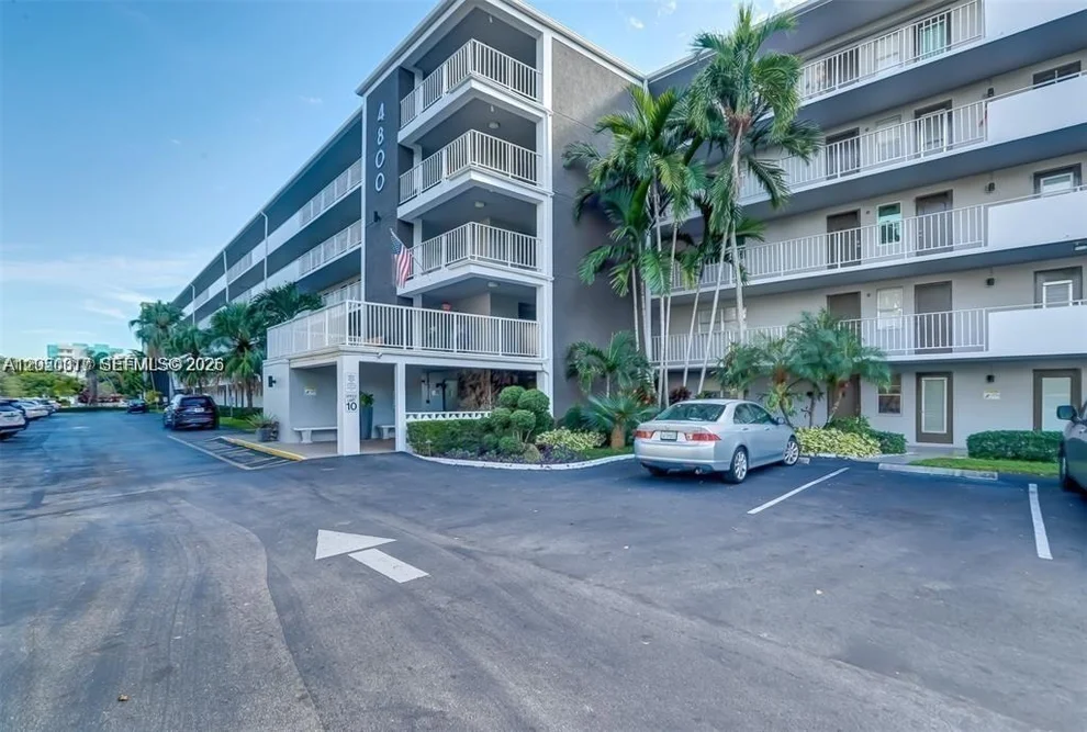 Unit for sale at 4800 Hillcrest Ln, Hollywood, FL 33021