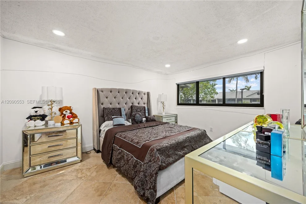 Unit for sale at 917 NE 199th St, Miami, FL 33179