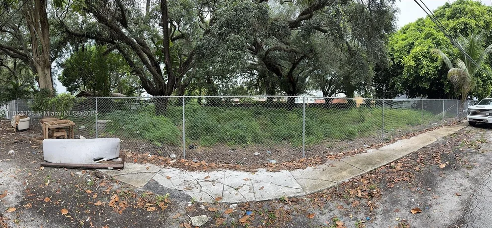 Unit for sale at 555 NE 147th St, Miami, FL 33161