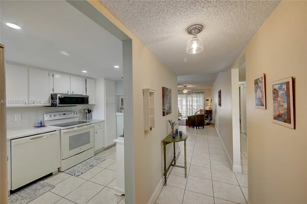 Unit for sale at 3186 Via Poinciana, Lake Worth, FL 33467