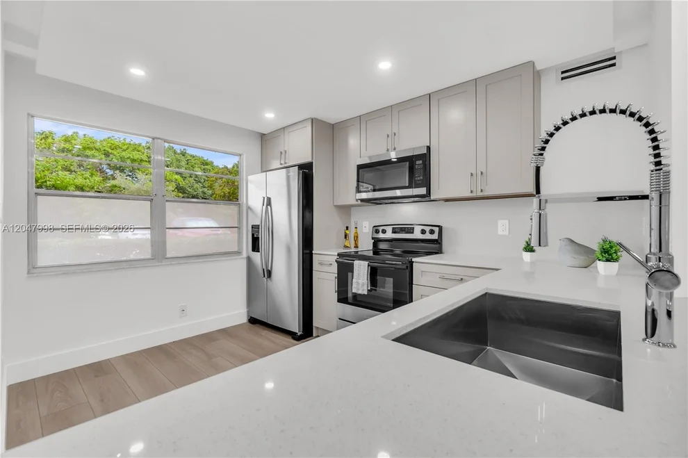 Unit for sale at 2305 Lucaya Ln, Coconut Creek, FL 33066
