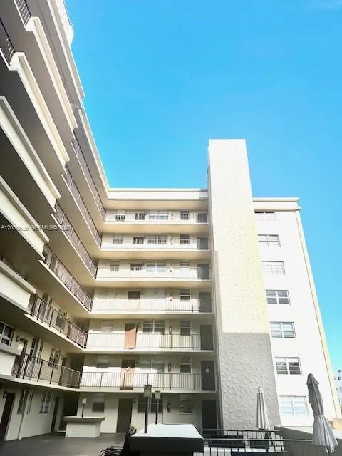 Unit for sale at 1811 Jefferson St, Hollywood, FL 33020
