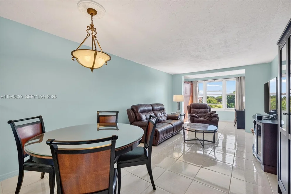 Unit for sale at 2801 Somerset Dr, Lauderdale Lakes, FL 33311