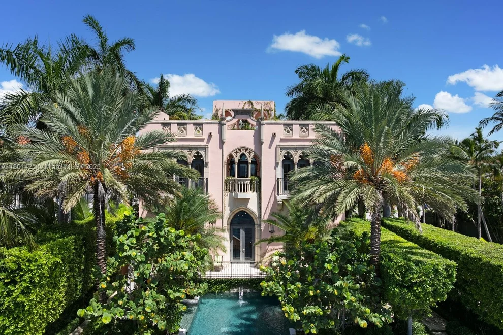 Unit for sale at 1840 S Bayshore Ln, Miami, FL 33133