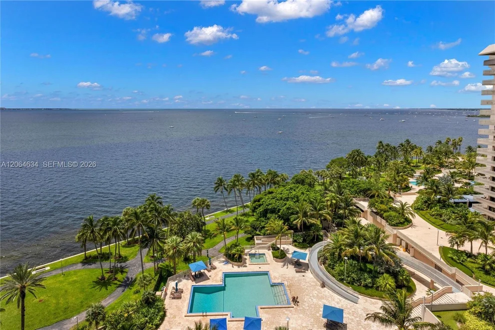 Unit for sale at 3 Grove Isle Dr, Miami, FL 33133
