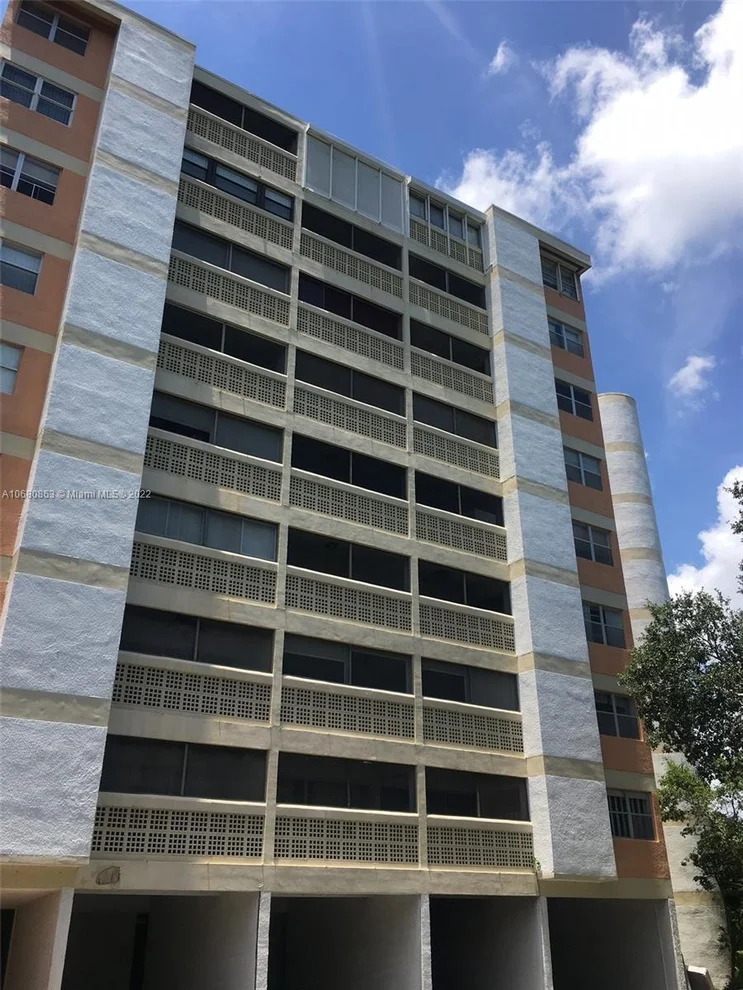 Unit for sale at 3301 Spanish Moss Ter, Lauderhill, FL 33319