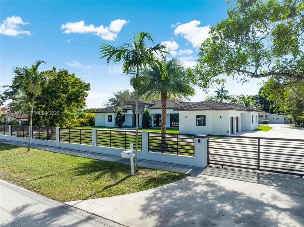 Unit for sale at 10398 SW 64th St, Miami, FL 33173