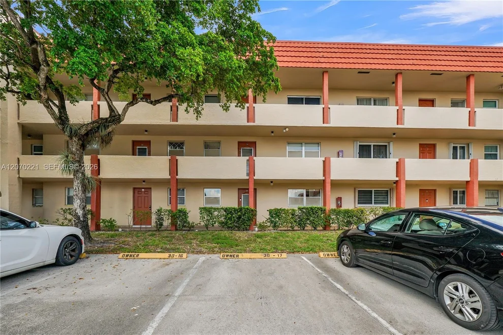 Unit for sale at 8081 N Sunrise Lakes Dr, Sunrise, FL 33322
