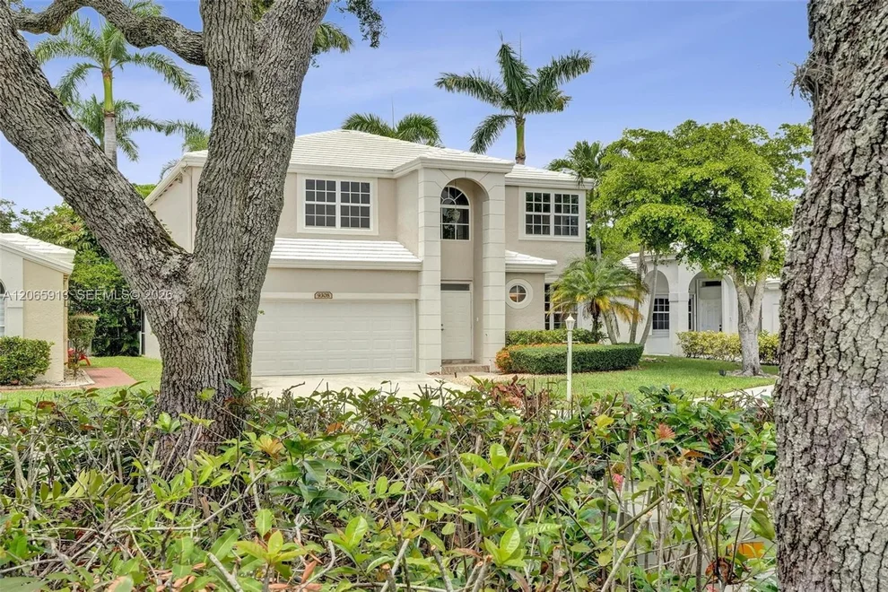 Unit for sale at 9308 NW 8th Cir, Plantation, FL 33324