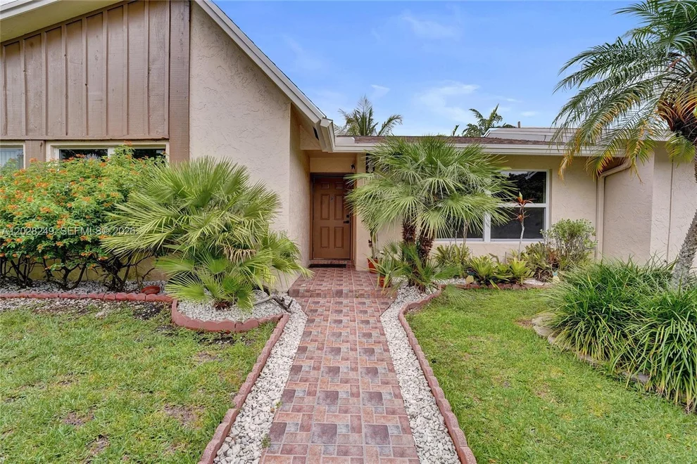 Unit for sale at 417 SE 4th St, Dania Beach, FL 33004