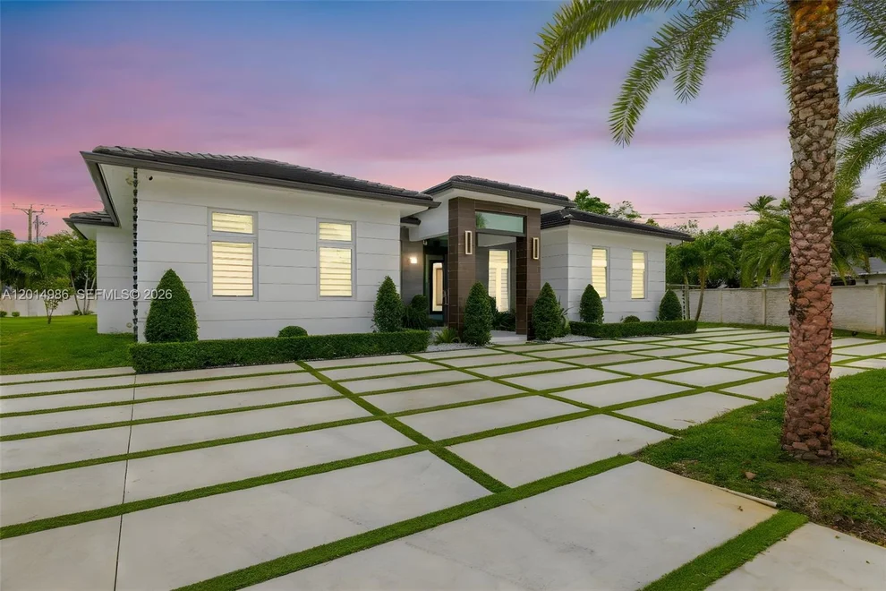 Unit for sale at 5815 SW 107th Pl, Miami, FL 33173