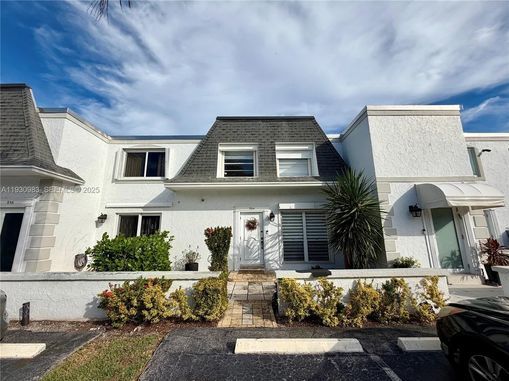 Unit for sale at 934 NE 27th Ave, Hallandale Beach, FL 33009