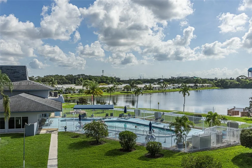 Unit for sale at 2223 Park Ln, Hollywood, FL 33021