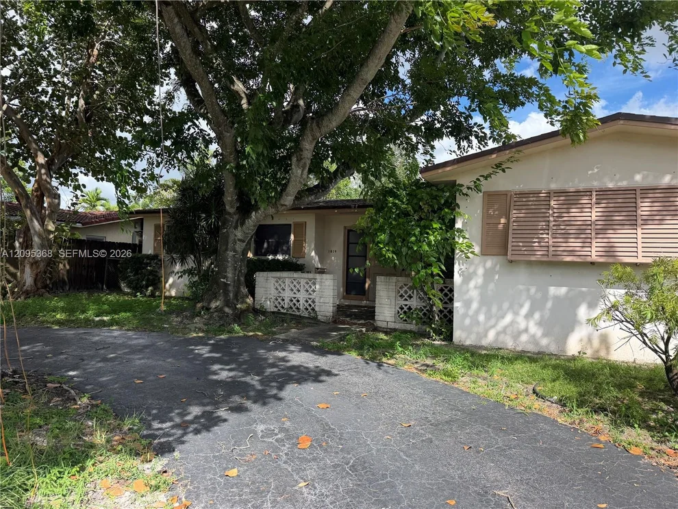 Unit for sale at 1819 N 51st Ave, Hollywood, FL 33021