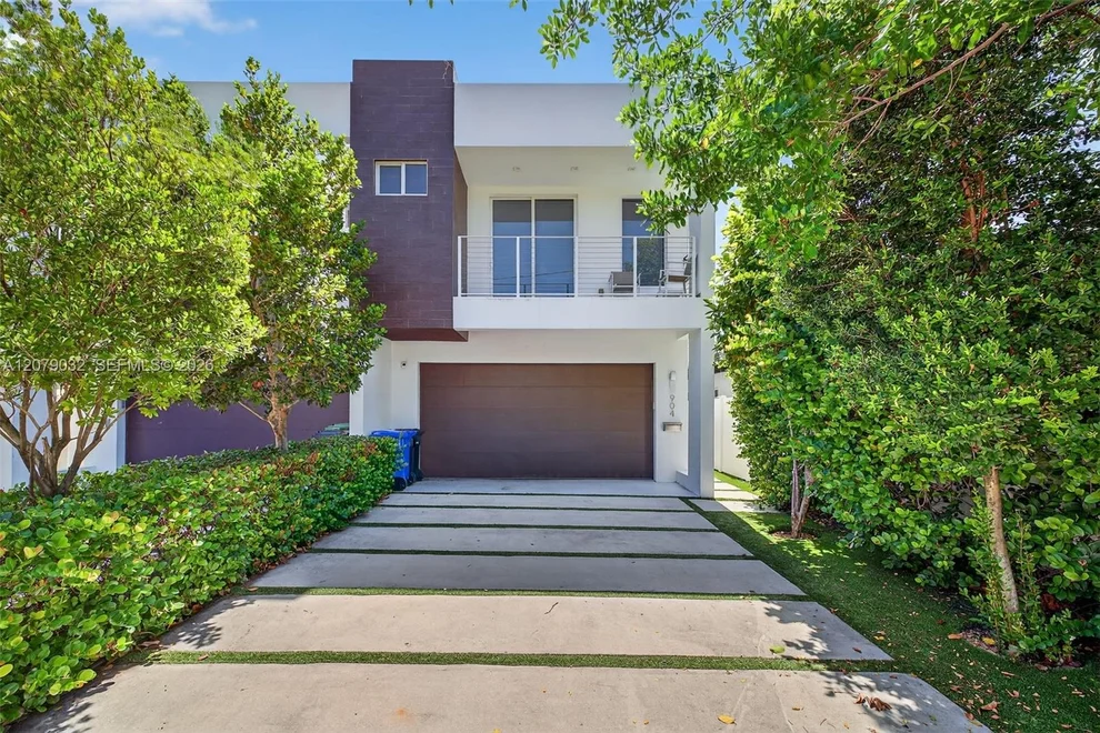 Unit for sale at 904 NE 15th Ave, Fort Lauderdale, FL 33304