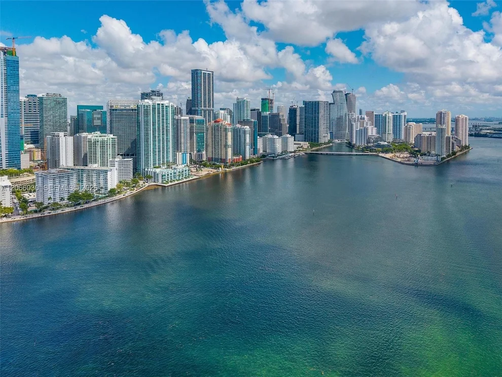 Unit for sale at 1331 Brickell Bay Dr, Miami, FL 33131