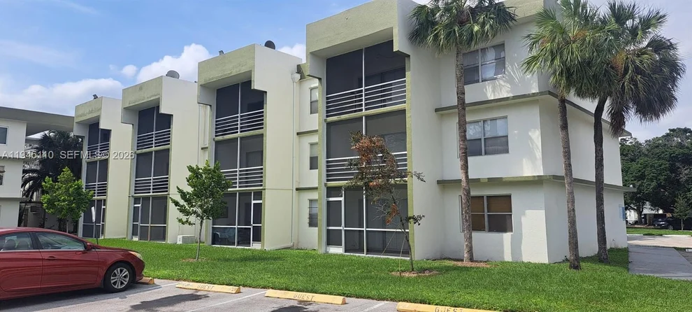 Unit for sale at 4255 N University Dr, Sunrise, FL 33351