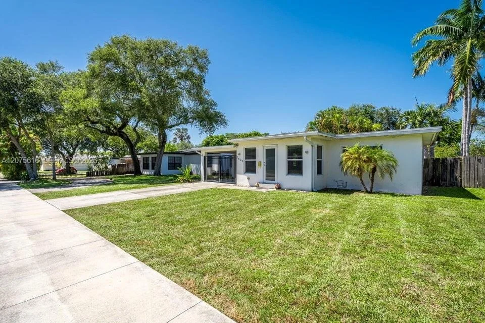 Unit for sale at 2539 Coolidge St, Hollywood, FL 33020